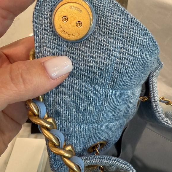 Chanel 25 Small Light Blue Denim Handbag - Picture 4 of 8